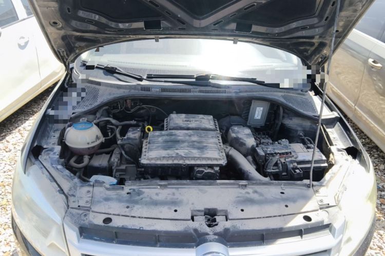 Used Volkswagen Santana 2013 1.6L Manual Fashion Edition Engine Bay