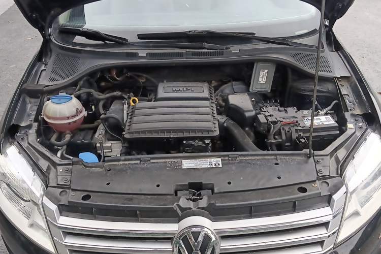 Used Volkswagen Santana 2013 1.6L Manual Comfort Edition Engine Bay