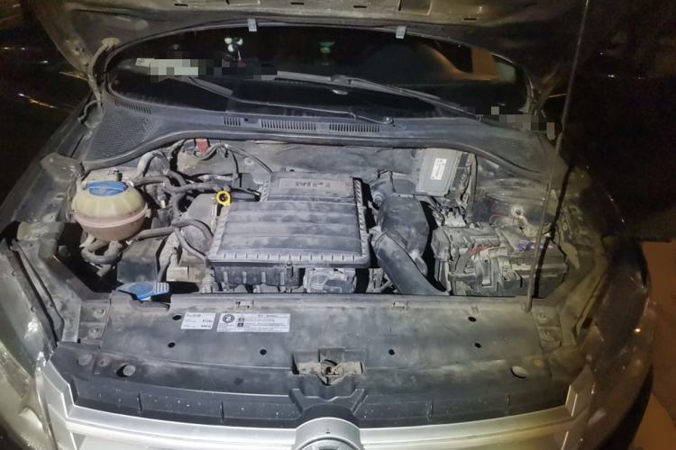 Used Volkswagen Santana 2013 1.6L Manual Fashion Edition Engine Bay