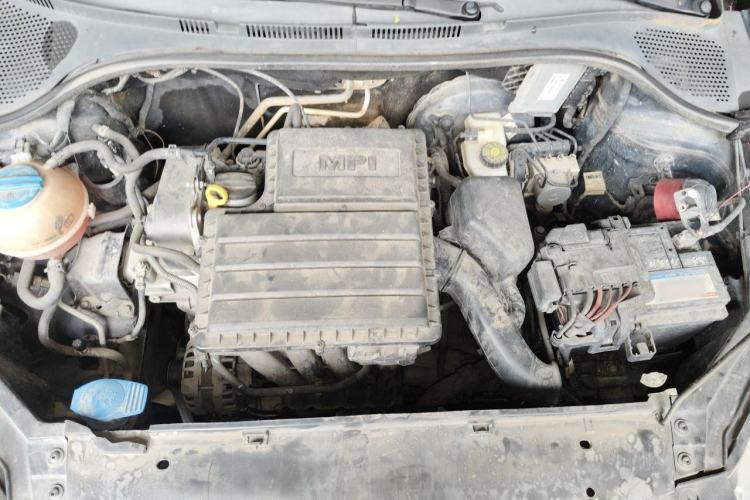 Used Volkswagen Santana 2013 1.6L Manual Fashion Edition Engine Bay