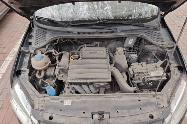 Used Volkswagen Santana 2013 1.6L Manual Fashion Edition Engine Bay