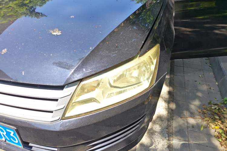 Used Volkswagen Santana 2013 1.6L Manual Fashion Edition Engine Bay Left