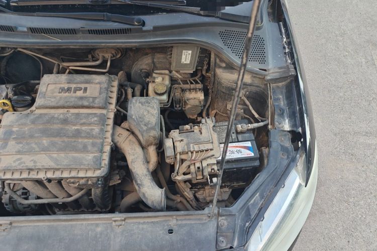 Used Volkswagen Santana 2013 1.6L Manual Comfort Edition Engine Bay Left