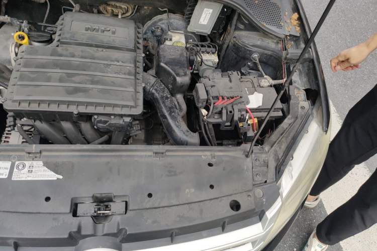 Used Volkswagen Santana 2013 1.6L Manual Fashion Edition Engine Bay Left