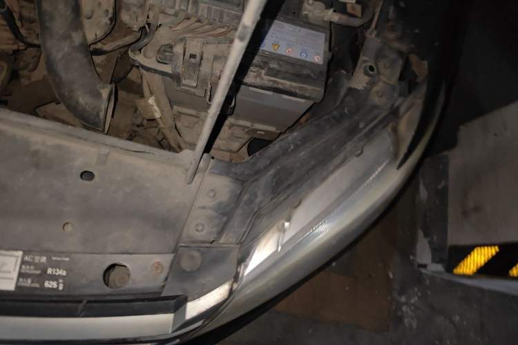 Used Volkswagen Santana 2013 1.6L Automatic Comfort Edition Engine Bay Left