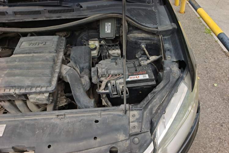 Used Volkswagen Santana 2013 1.6L Manual Comfort Edition Engine Bay Left