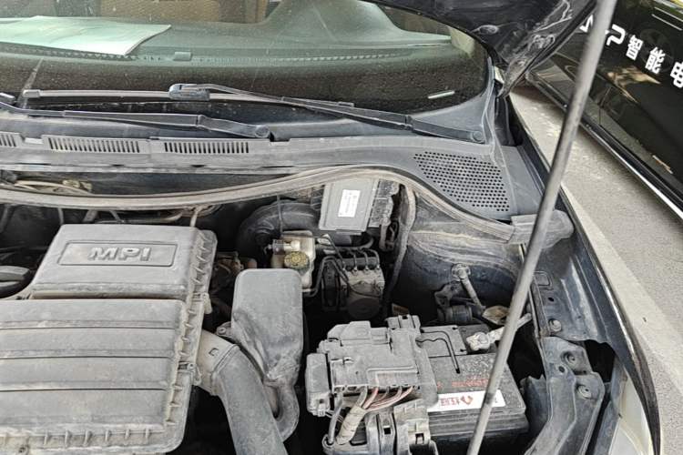 Used Volkswagen Santana 2013 1.6L Manual Comfort Edition Engine Bay Left