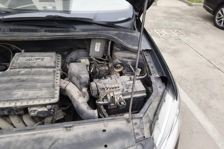 Used Volkswagen Santana 2013 1.4L Manual Fashion Edition Engine Bay Left