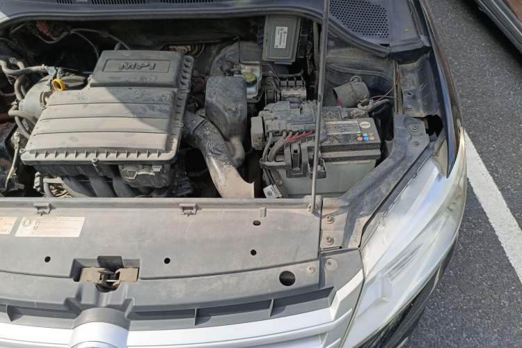 Used Volkswagen Santana 2013 1.6L Manual Fashion Edition Engine Bay Left