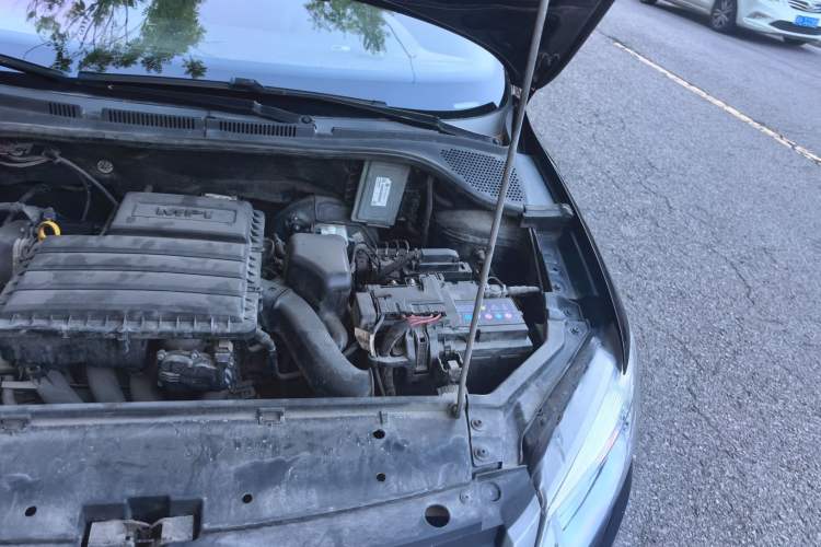 Used Volkswagen Santana 2013 1.6L Automatic Fashion Edition Engine Bay Left