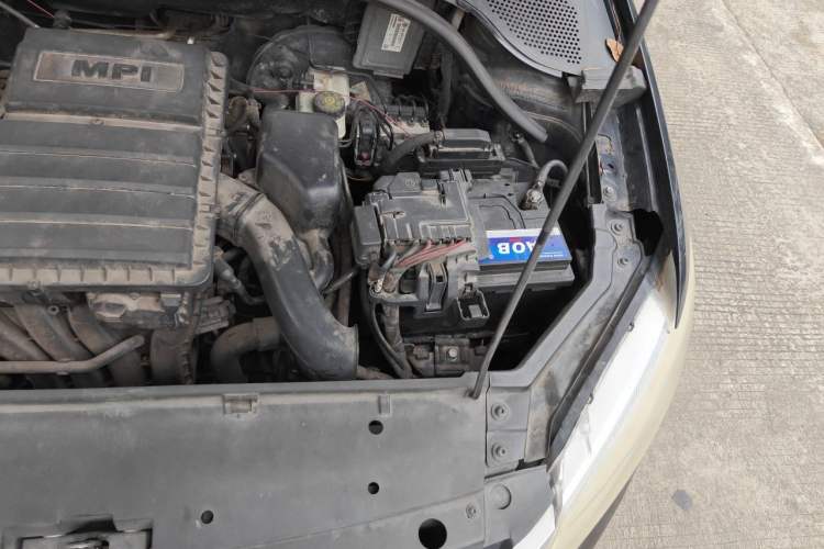 Used Volkswagen Santana 2013 1.6L Automatic Fashion Edition Engine Bay Left