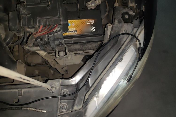 Used Volkswagen Santana 2013 1.6L Automatic Comfort Edition Engine Bay Left