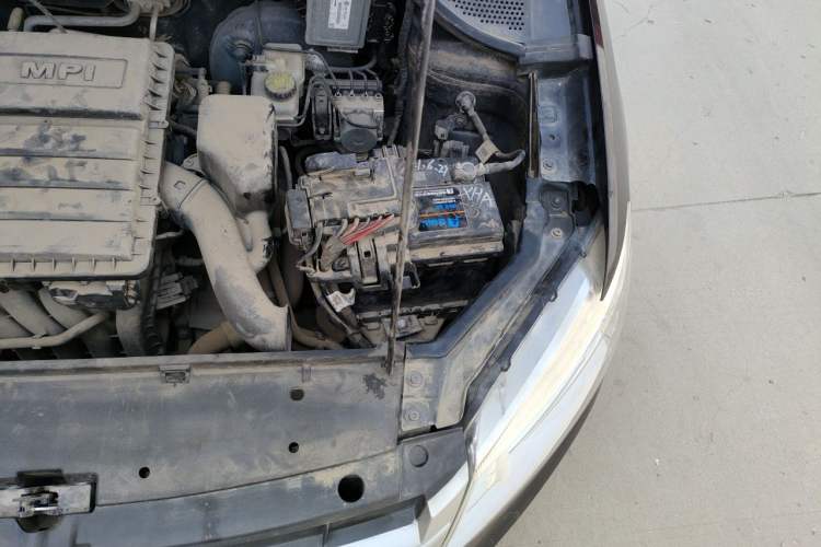 Used Volkswagen Santana 2013 1.4L Manual Fashion Edition Engine Bay Left