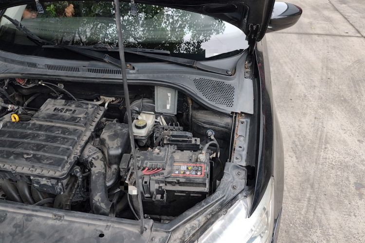 Used Volkswagen Santana 2013 1.6L Automatic Fashion Edition Engine Bay Left