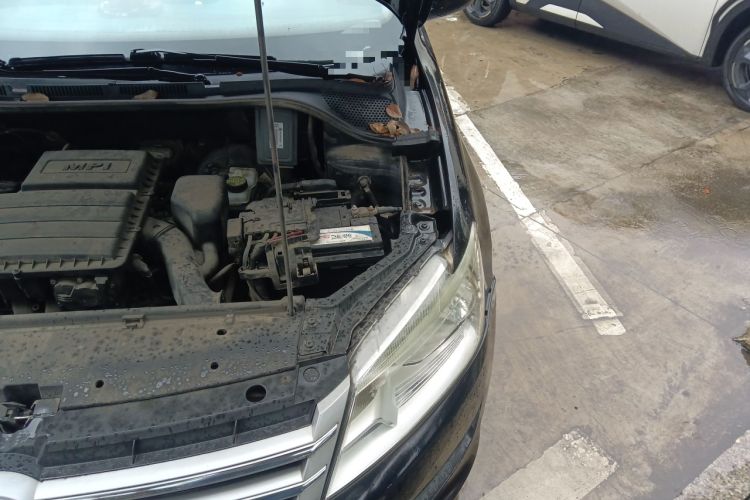 Used Volkswagen Santana 2013 1.6L Automatic Comfort Edition Engine Bay Left
