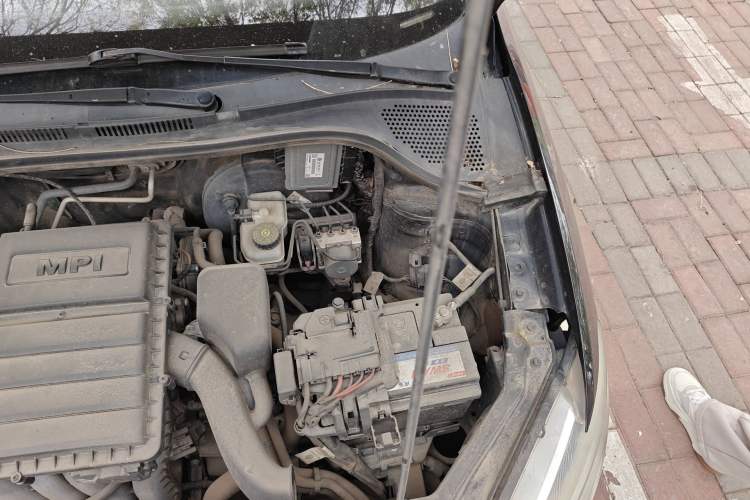 Used Volkswagen Santana 2013 1.6L Manual Fashion Edition Engine Bay Left