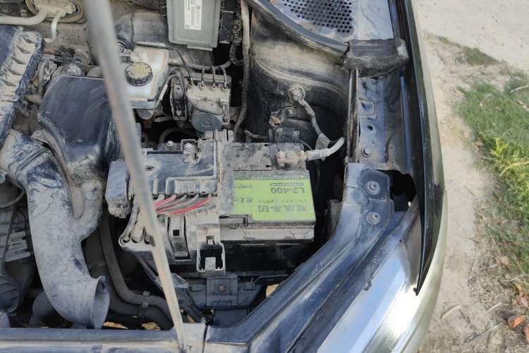 Used Volkswagen Santana 2013 1.6L Manual Fashion Edition Engine Bay Left