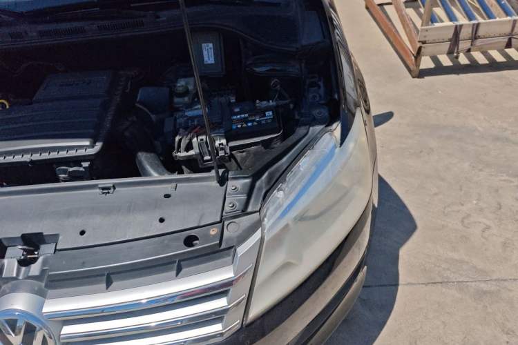 Used Volkswagen Santana 2013 1.6L Manual Comfort Edition Engine Bay Left