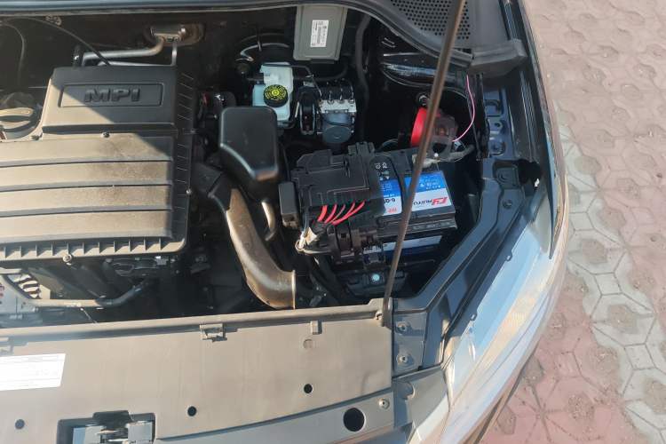 Used Volkswagen Santana 2013 1.4L Manual Fashion Edition Engine Bay Left