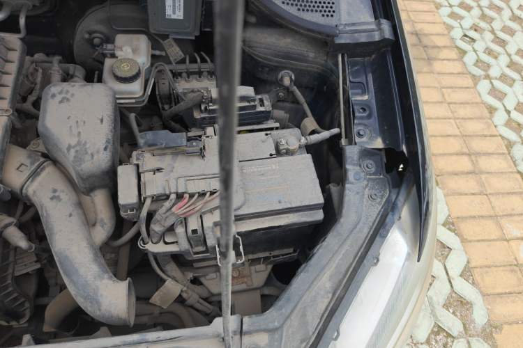 Used Volkswagen Santana 2013 1.6L Automatic Comfort Edition Engine Bay Left