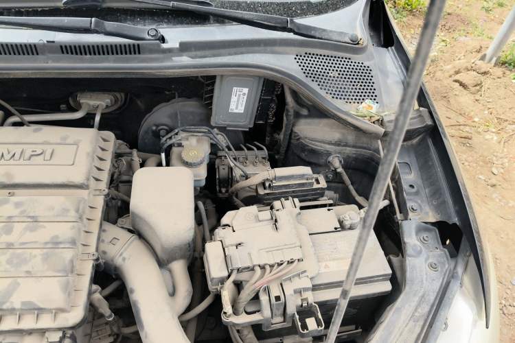 Used Volkswagen Santana 2013 1.6L Automatic Luxury Edition Engine Bay Left