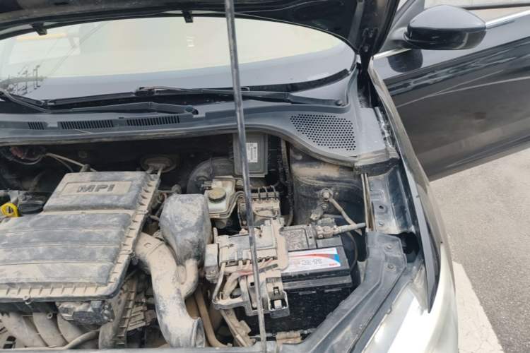 Used Volkswagen Santana 2013 1.6L Manual Comfort Edition Engine Bay Left