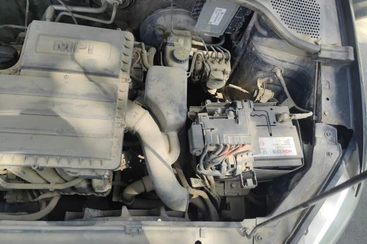 Used Volkswagen Santana 2013 1.6L Manual Fashion Edition Engine Bay Left
