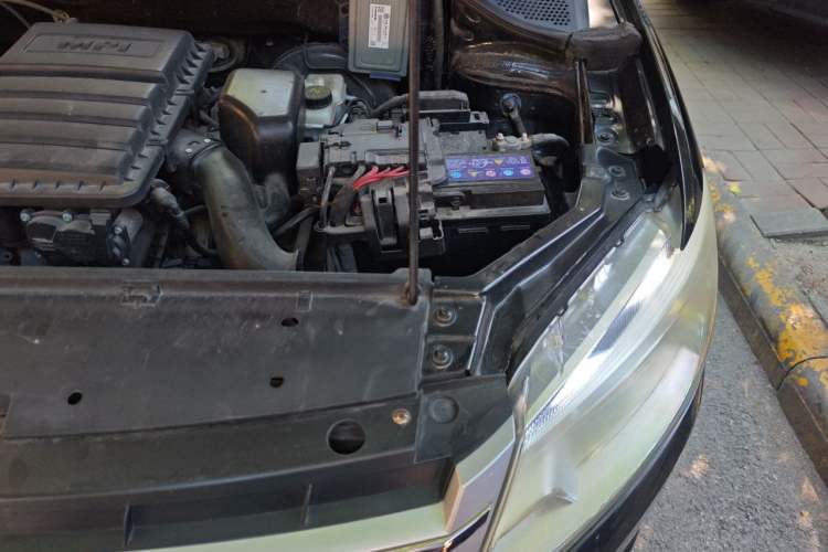 Used Volkswagen Santana 2013 1.6L Automatic Comfort Edition Engine Bay Left