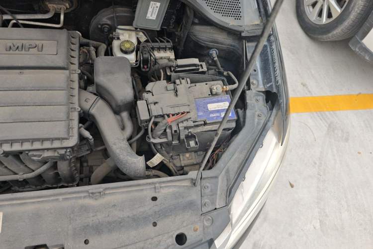 Used Volkswagen Santana 2013 1.6L Automatic Fashion Edition Engine Bay Left