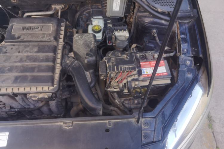 Used Volkswagen Santana 2013 1.6L Manual Comfort Edition Engine Bay Left