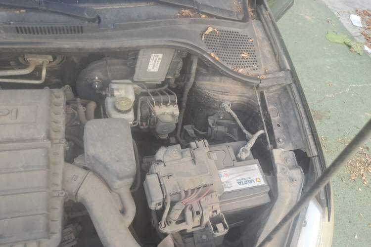 Used Volkswagen Santana 2013 1.6L Manual Comfort Edition Engine Bay Left