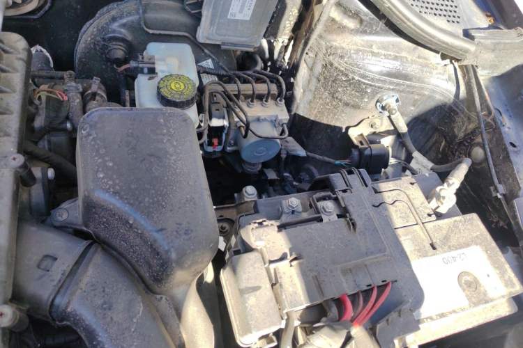 Used Volkswagen Santana 2013 1.6L Manual Fashion Edition Engine Bay Left