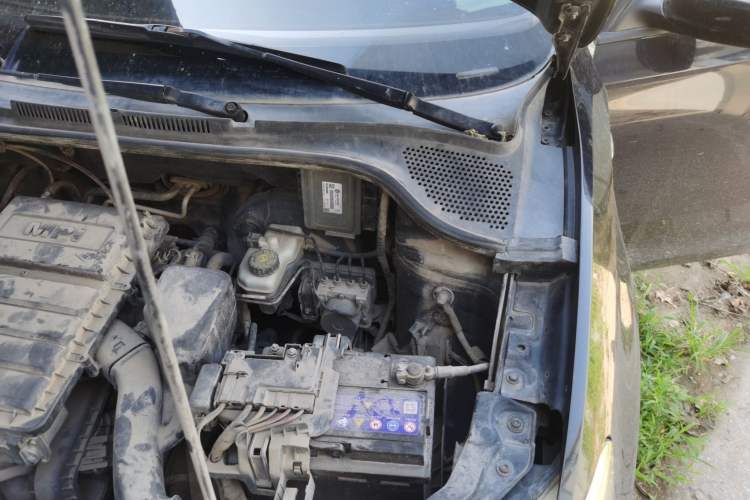 Used Volkswagen Santana 2013 1.4L Manual Fashion Edition Engine Bay Left