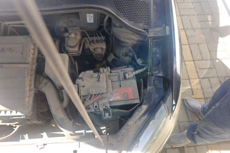 Used Volkswagen Santana 2013 1.6L Manual Fashion Edition Engine Bay Left