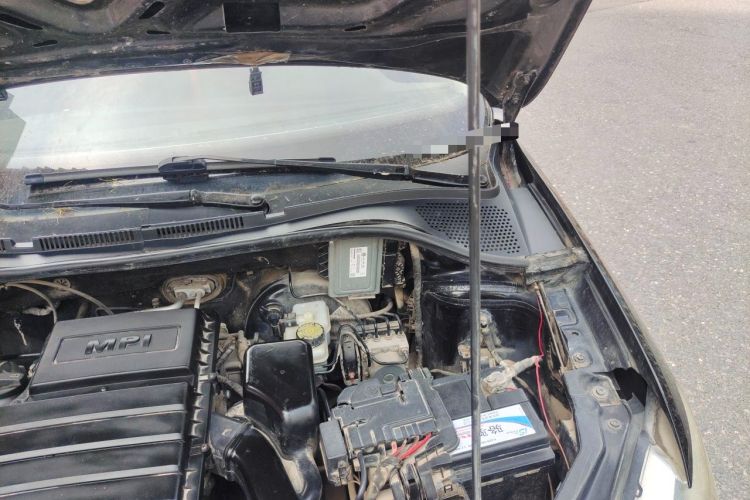 Used Volkswagen Santana 2013 1.4L Manual Fashion Edition Engine Bay Left