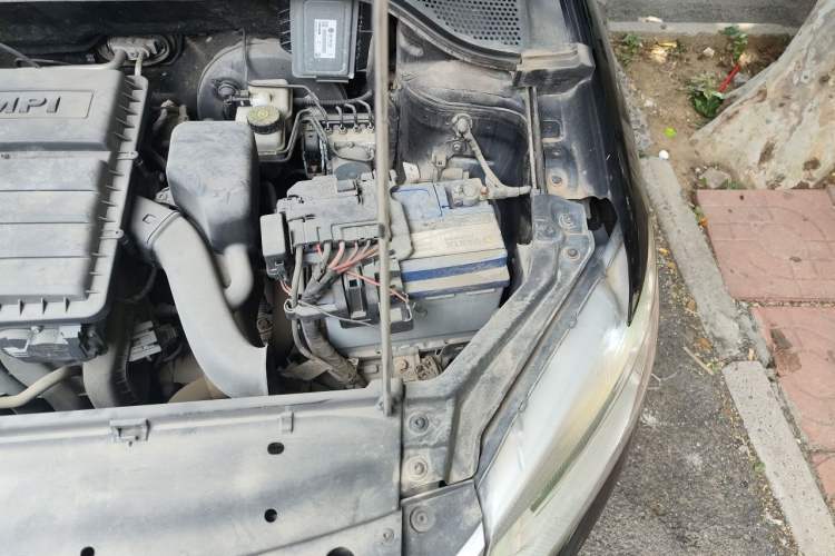 Used Volkswagen Santana 2013 1.4L Manual Fashion Edition Engine Bay Left