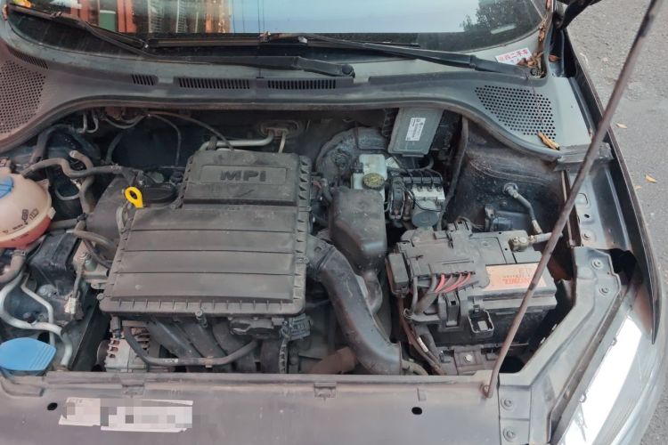 Used Volkswagen Santana 2013 1.6L Manual Comfort Edition Engine Bay Left