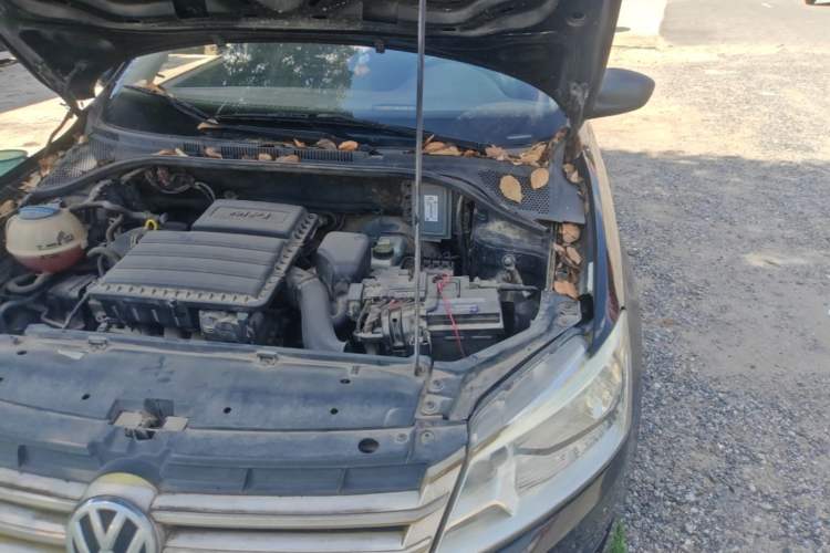 Used Volkswagen Santana 2013 1.6L Manual Fashion Edition Engine Bay Left