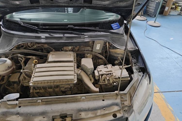 Used Volkswagen Santana 2013 1.4L Manual Fashion Edition Engine Bay Left