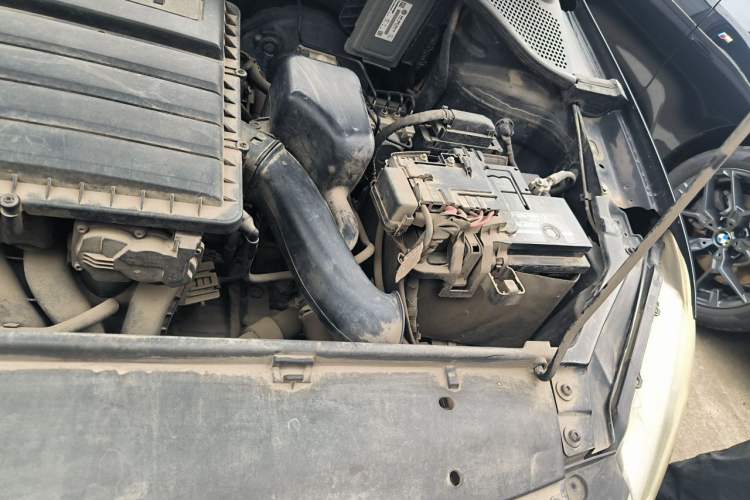 Used Volkswagen Santana 2013 1.6L Automatic Comfort Edition Engine Bay Left