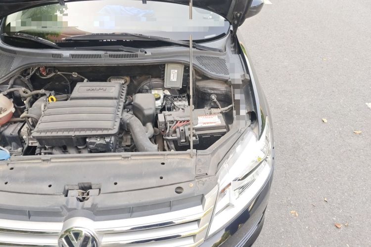 Used Volkswagen Santana 2013 1.6L Manual Fashion Edition Engine Bay Left
