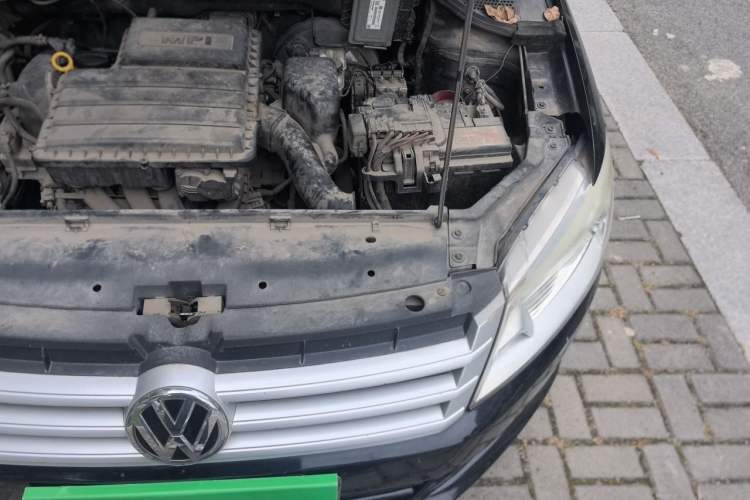 Used Volkswagen Santana 2013 1.6L Manual Fashion Edition Engine Bay Left