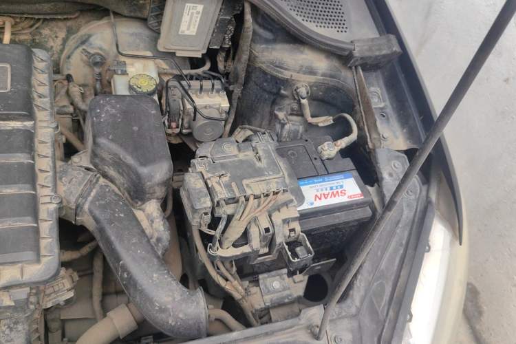 Used Volkswagen Santana 2013 1.6L Manual Comfort Edition Engine Bay Left