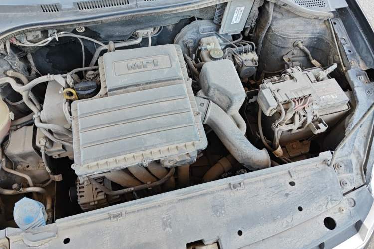 Used Volkswagen Santana 2013 1.6L Manual Comfort Edition Engine Bay Left
