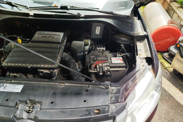 Used Volkswagen Santana 2013 1.6L Manual Fashion Edition Engine Bay Left