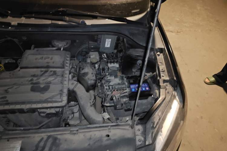 Used Volkswagen Santana 2013 1.4L Manual Fashion Edition Engine Bay Left