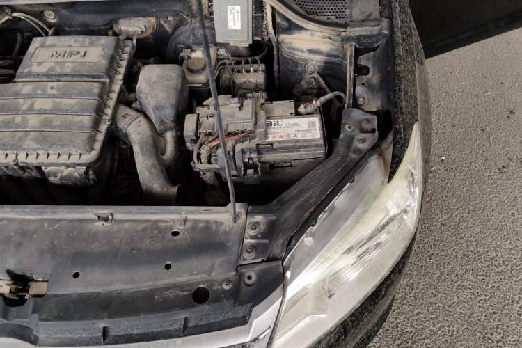 Used Volkswagen Santana 2013 1.4L Manual Comfort Edition Engine Bay Left