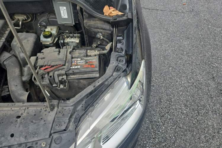 Used Volkswagen Santana 2013 1.4L Manual Fashion Edition Engine Bay Left