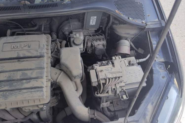 Used Volkswagen Santana 2013 1.6L Manual Fashion Edition Engine Bay Left