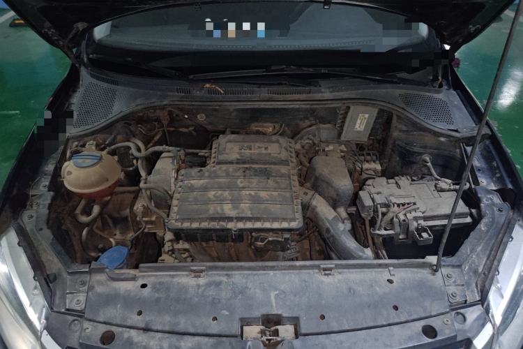 Used Volkswagen Santana 2013 1.6L Manual Fashion Edition Engine Bay